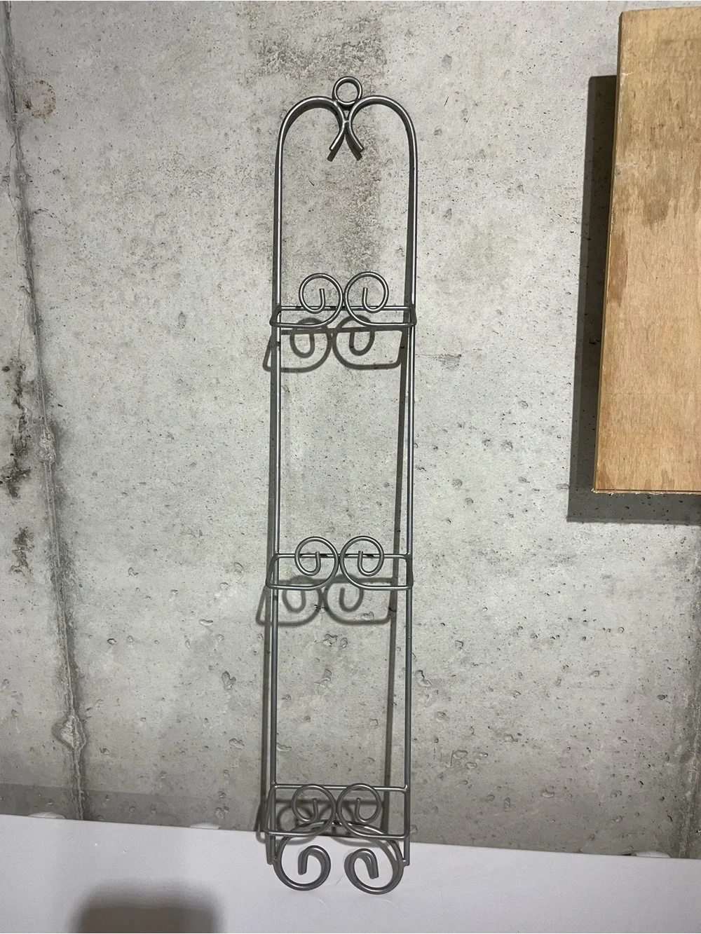 Metal Scrollwork Plate Shelf - Gray